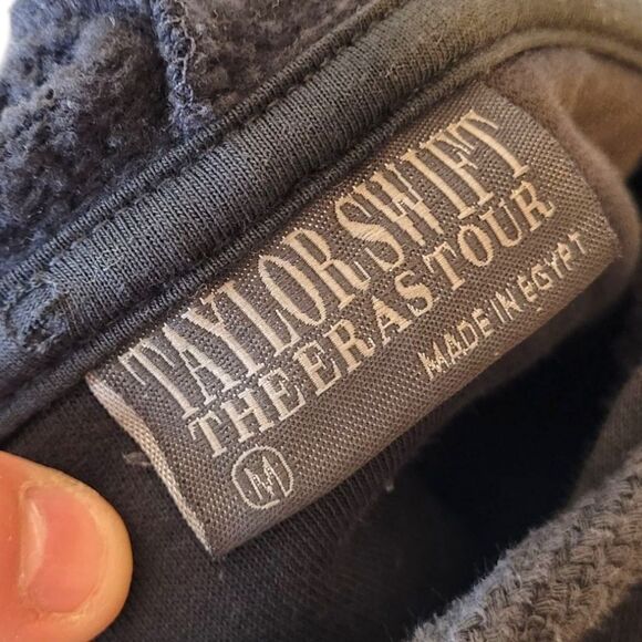 Taylor Swift Unisex Washed Black The Eras Tour Hoodie Size M - Picture 3 of 9